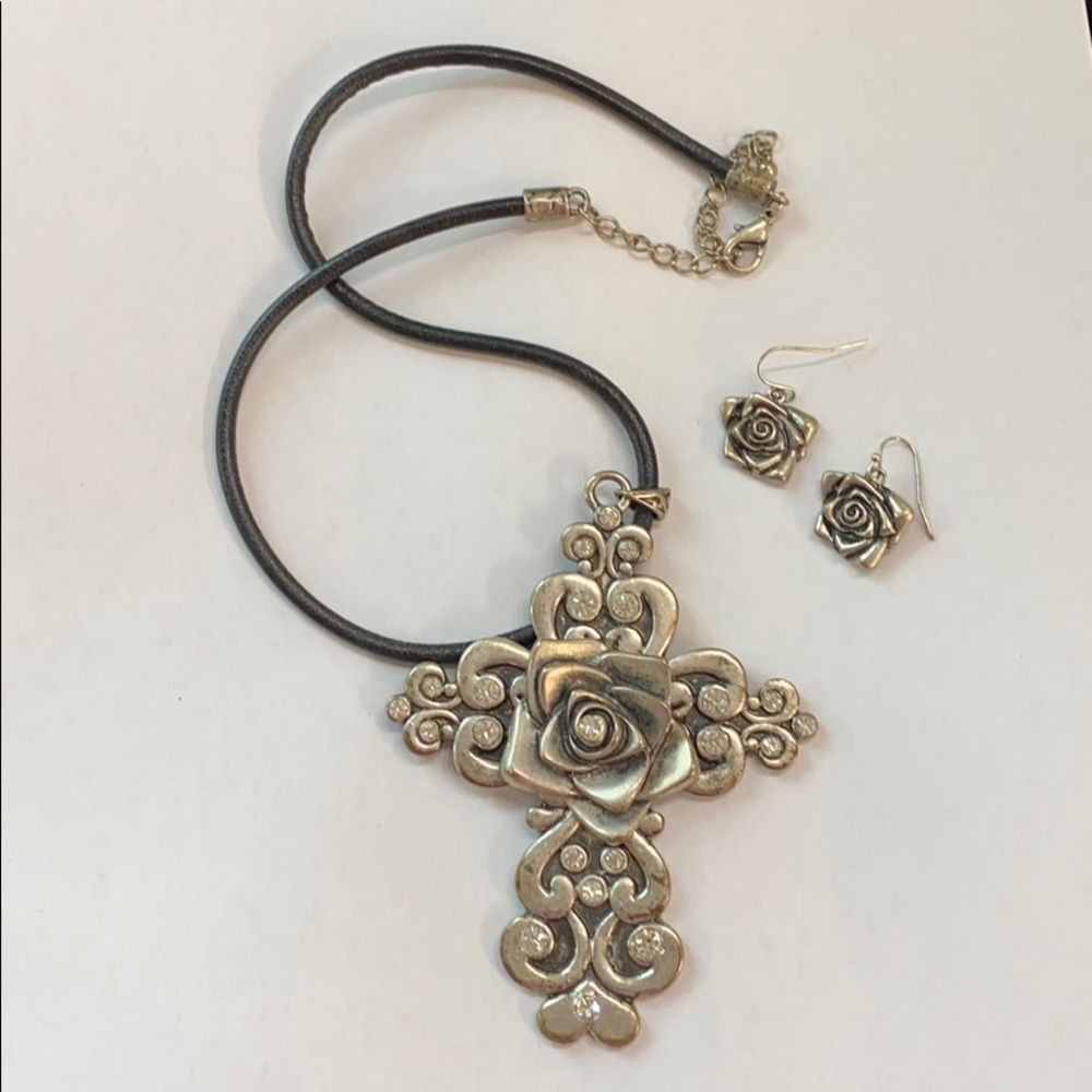 Vintage look cross and earrings